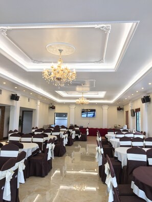 Banquet hall - Halong Diamond Hotel (Ha Long)