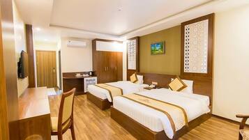 华丽双床房 | 迷你吧、办公桌、免费 WiFi