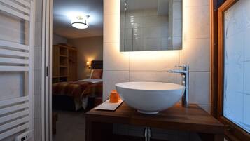 Superior Double or Twin Room (Room 1) | Bathroom | Hair dryer, towels