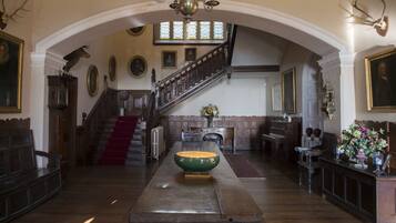 المنشأة من الداخل