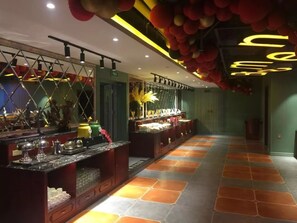 每日供應吃到飽早餐 (每人 CNY88)