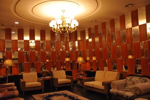 Lobby sitting area - Bremen Sophia Church Hotel (Harbin)