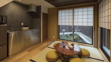 Traditional House, 2 Bedrooms, Kitchen, Garden View (For 4 People) | In-room dining