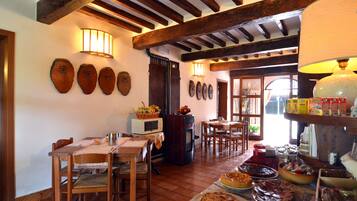 Free daily buffet breakfast