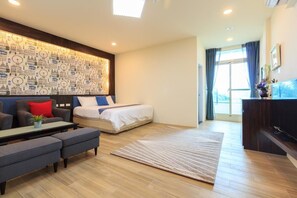 โต๊ะทำงาน, ผ้าม่านกันแสง, เตียงเสริม/เปล, Wi-Fi ฟรี