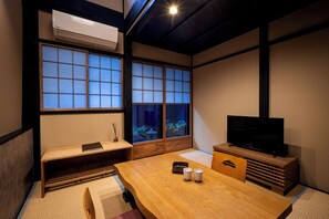 Japanese Town style house | Living room | Flat-screen TV - Rinn Gojo Mibugawa East (Kyoto)