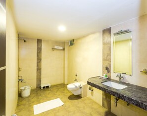 Executive Double Room, 1 Queen Bed, Balcony, Resort View | Bathroom