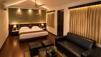 Executive Room With Balcony | In-room safe, desk, rollaway beds, free WiFi