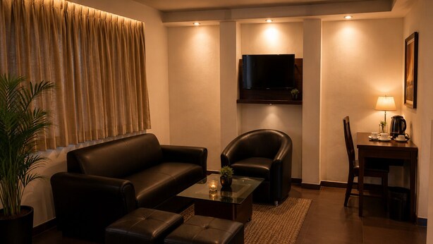 Executive Room with Balcony | منطقة المعيشة | تلفزيون