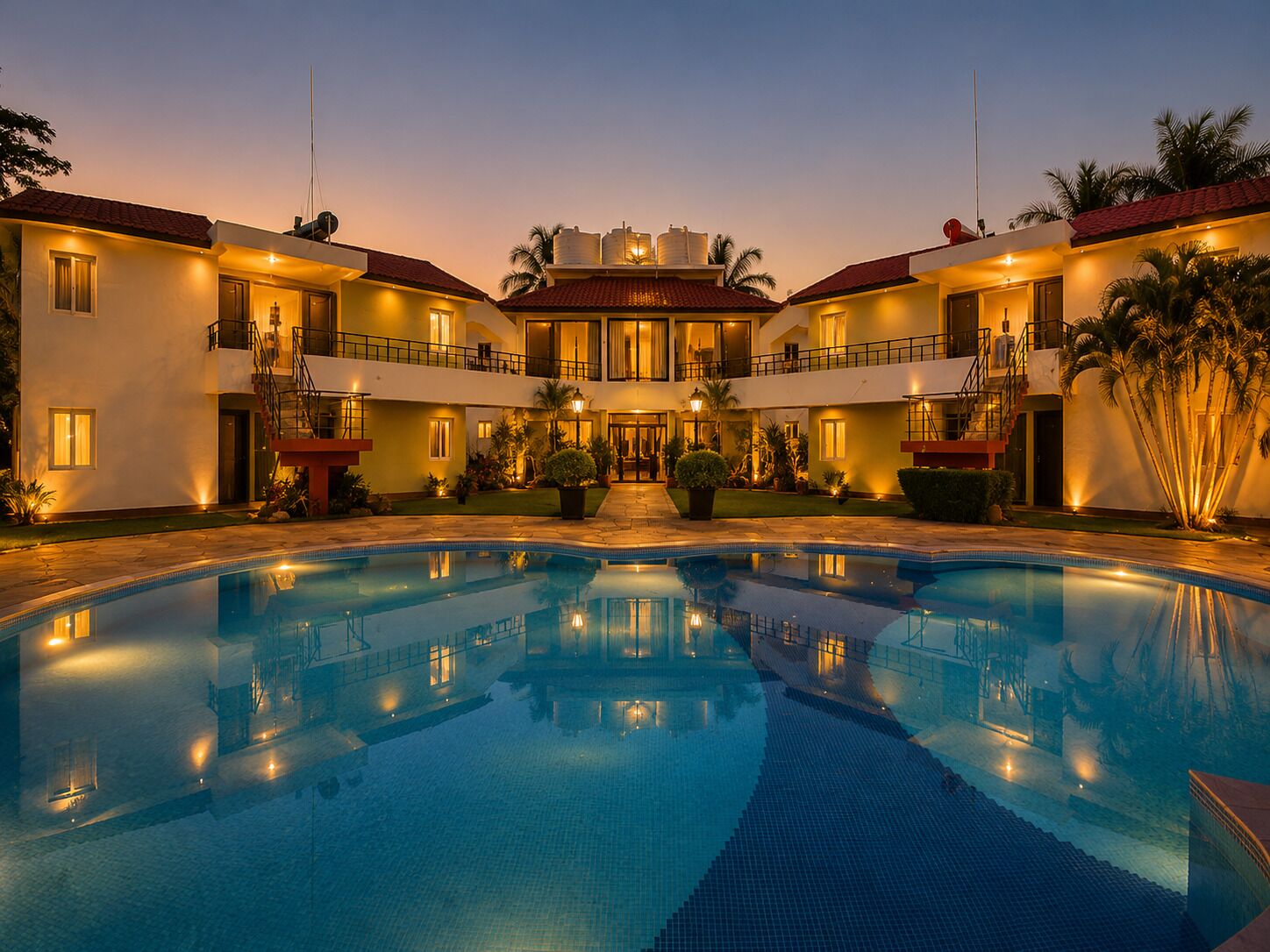 Una piscina al aire libre