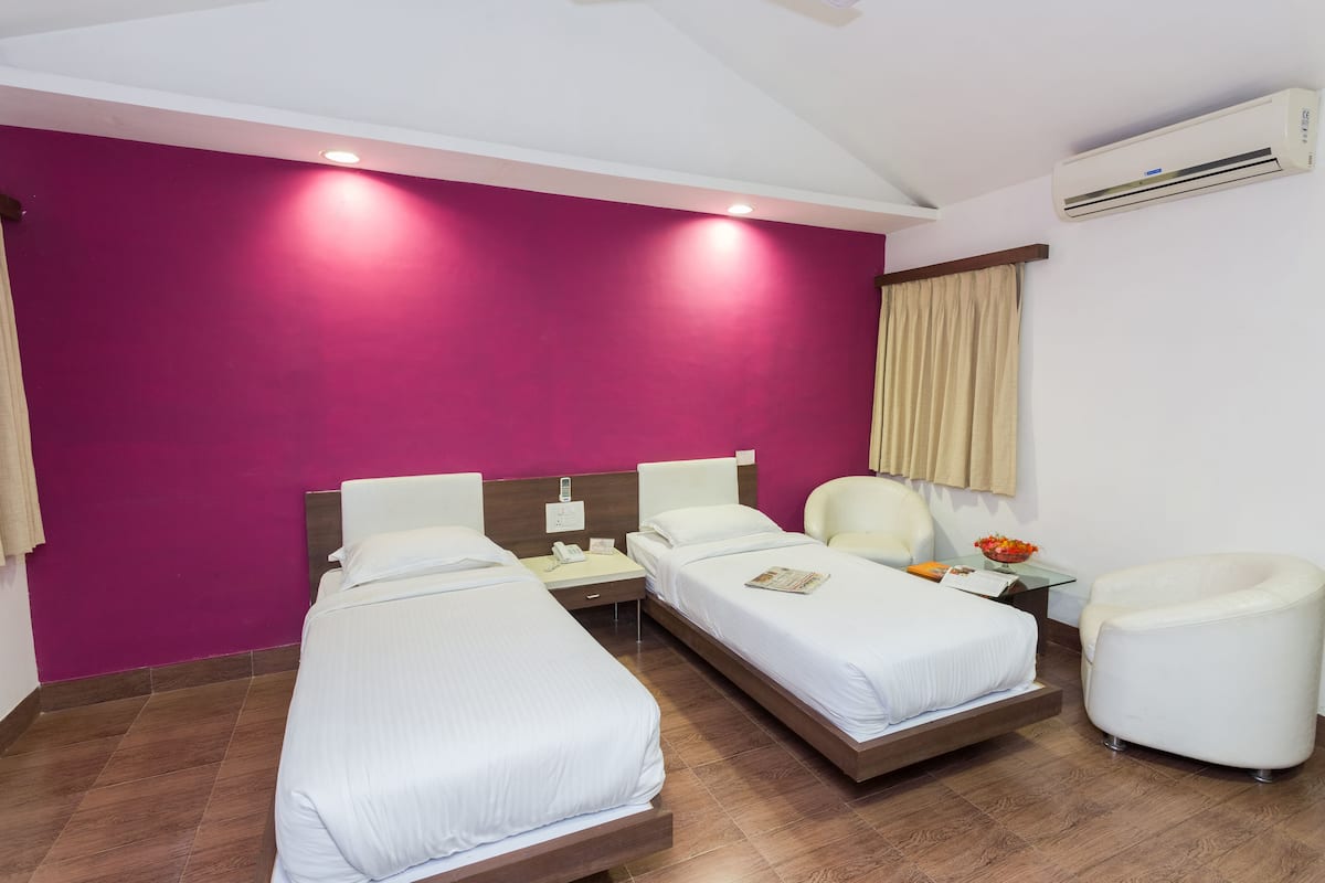 Kamar Double Eksklusif, 1 Tempat Tidur Double, Boleh Merokok | Brankas, meja kerja, tempat tidur lipat/tambahan, dan Wi-Fi gratis