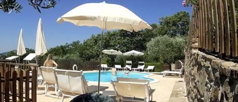 Außenpool, Liegestühle