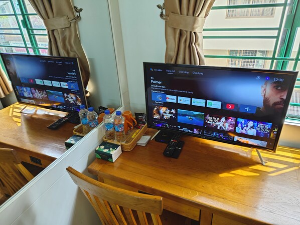 Suite, Non Smoking, City View | Free minibar, individually decorated, desk, free WiFi - Winter Spring Homestay (Can Tho)