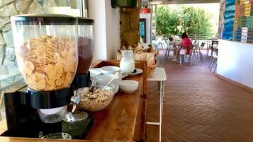 Colazione continentale, servita tutte le mattine (10 EUR a persona)