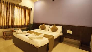 Deluxe Double Room | In-room safe, soundproofing