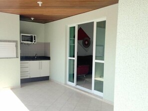 Departamento familiar, varias habitaciones, balcón, junto a la playa | Balcón