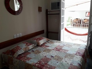 Minibar, free WiFi, bed sheets