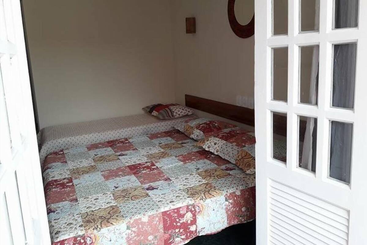Minibar, free WiFi, bed sheets