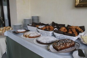 Breakfast, lunch and dinner served - Hotel Plaza (Pesaro)