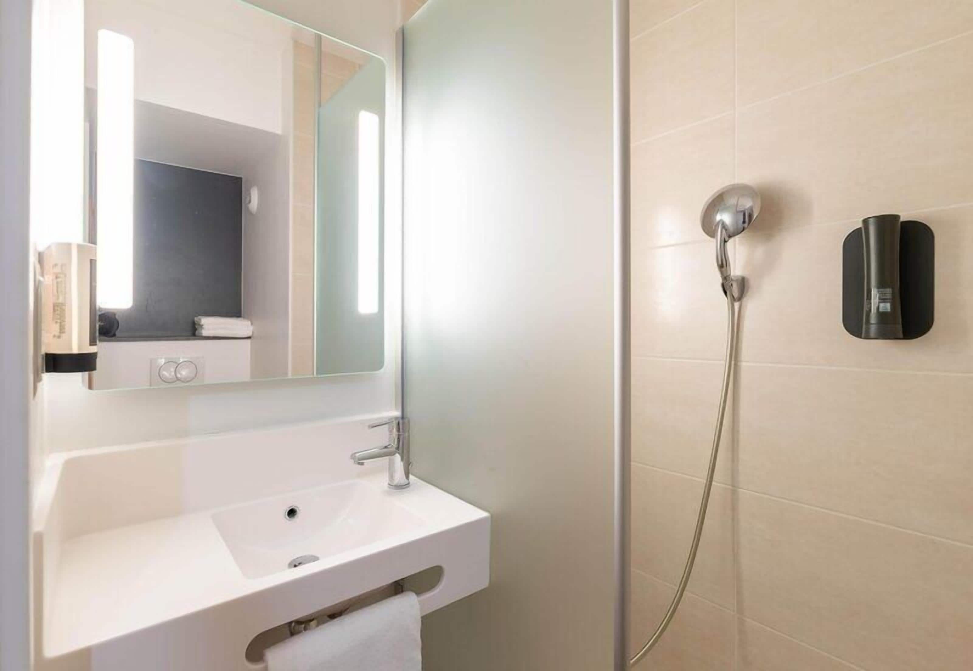 Photo - B&B HOTEL LYON Centre Perrache