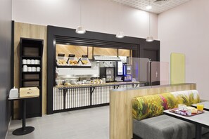 Se ofrece un desayuno bufé todos los días (por un coste adicional)