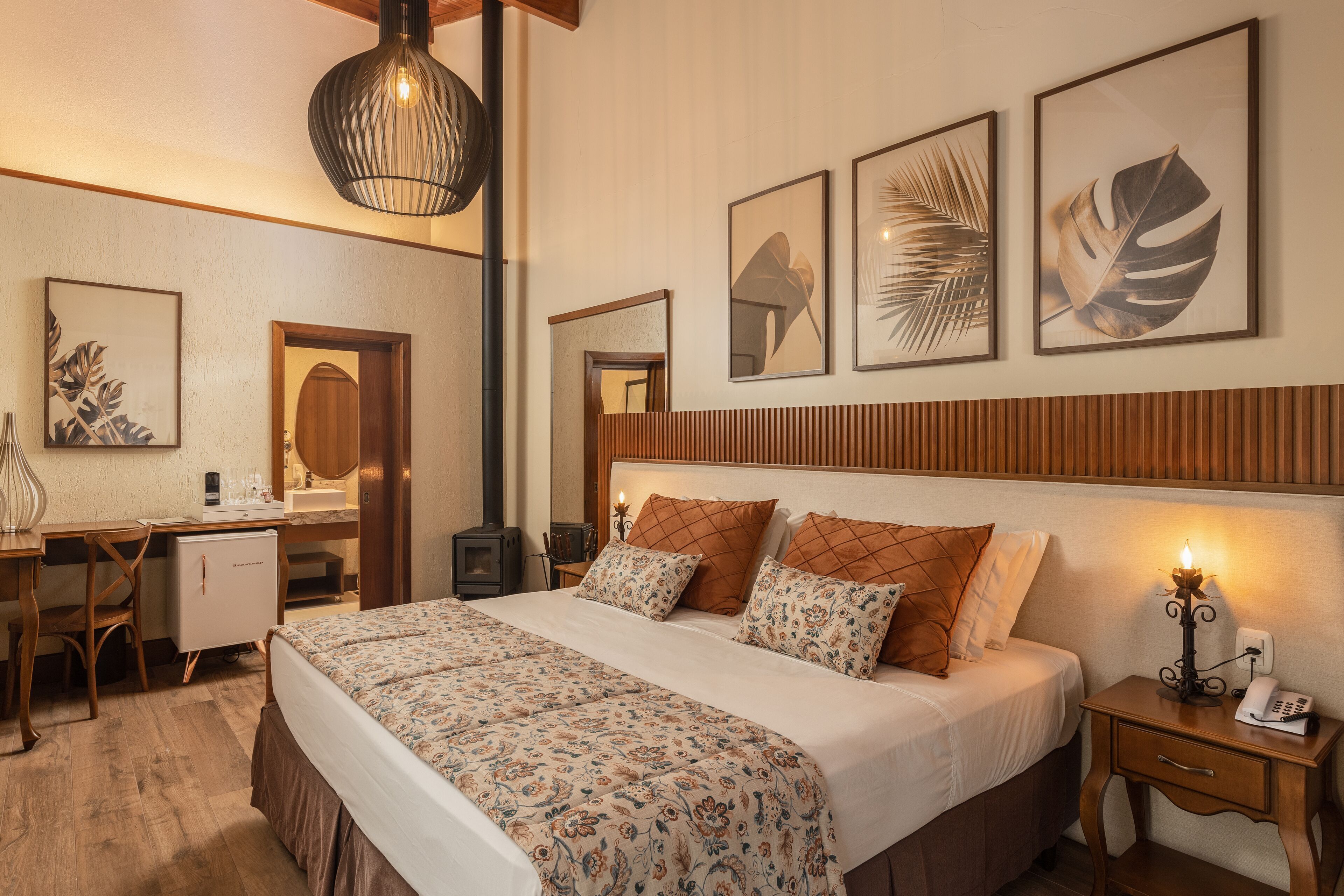 Ropa de cama de alta calidad y minibar 