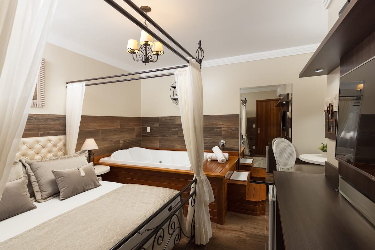 Ropa de cama de alta calidad y minibar