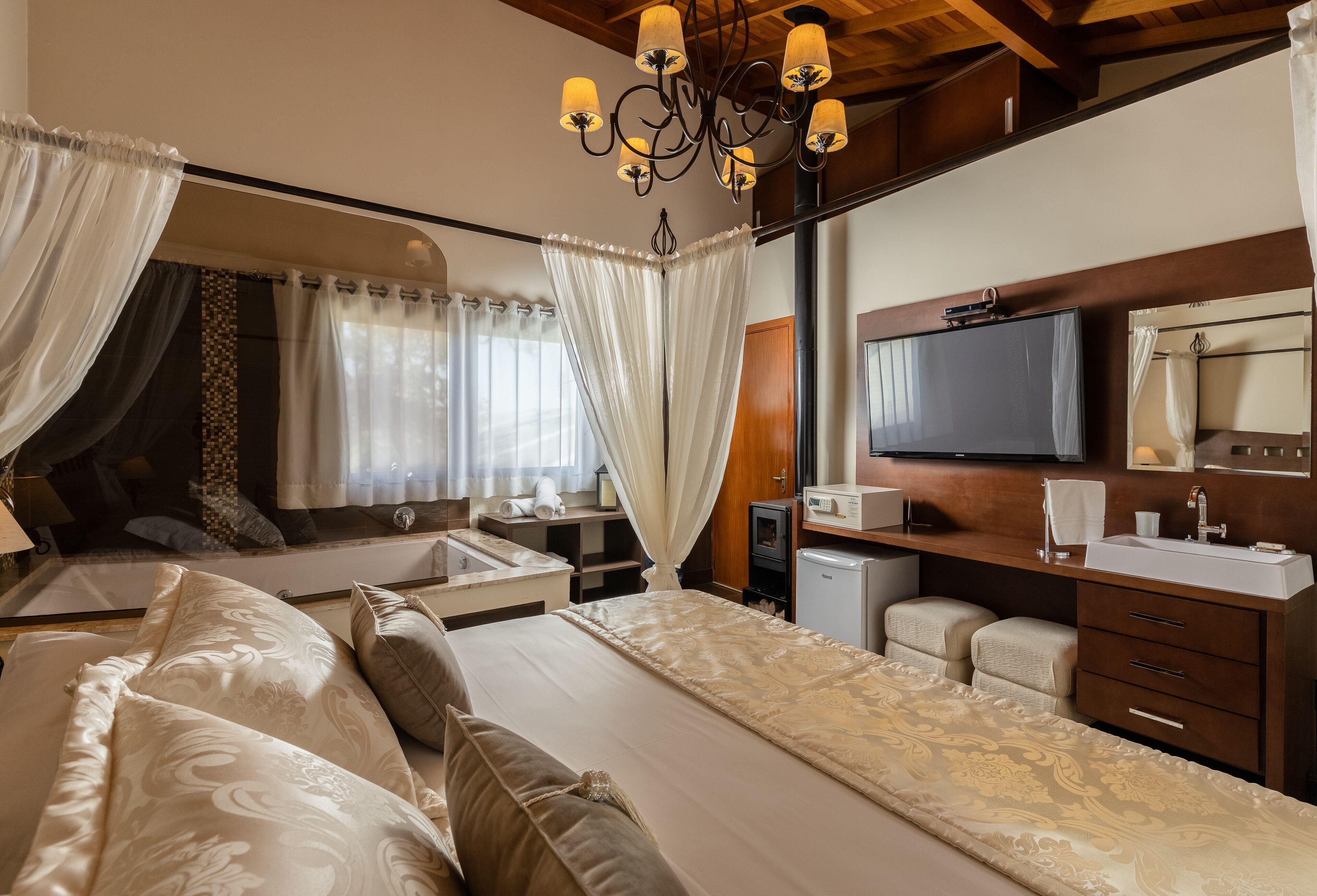 Ropa de cama de alta calidad y minibar 