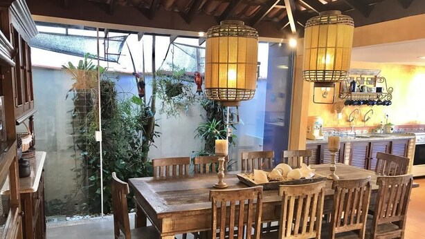 Rumah | Makan di kamar