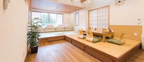 Laptop workspace, free WiFi, bed sheets