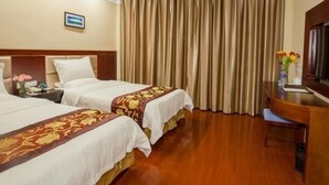 A hotel room with two beds, a desk, and a large window with curtains. - Greentree Inn Chengdu Chongzhou Shiji Avenue Longt (Chengdu)
