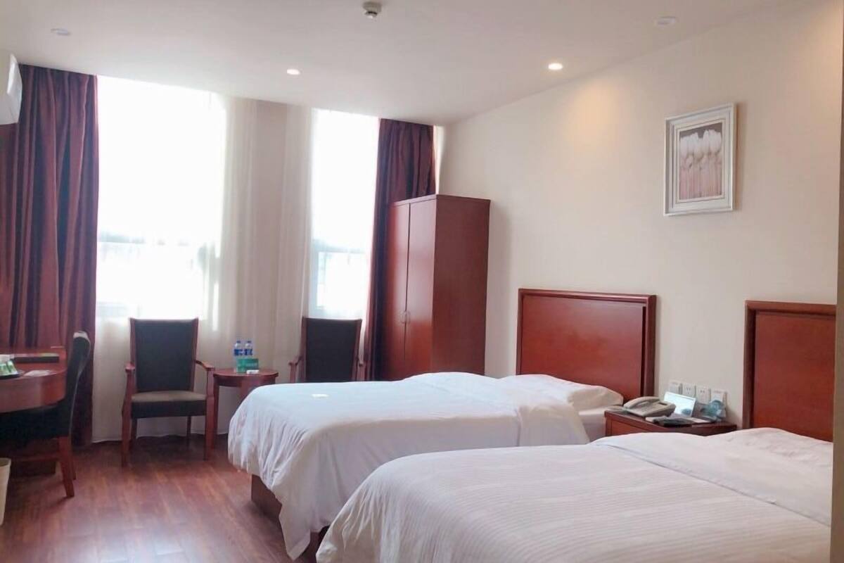Twin Room | In-room safe, free WiFi