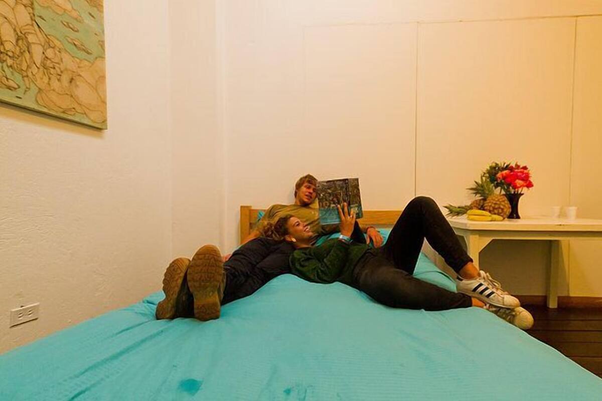 Chambre Double, salle de bains privée | Bureau