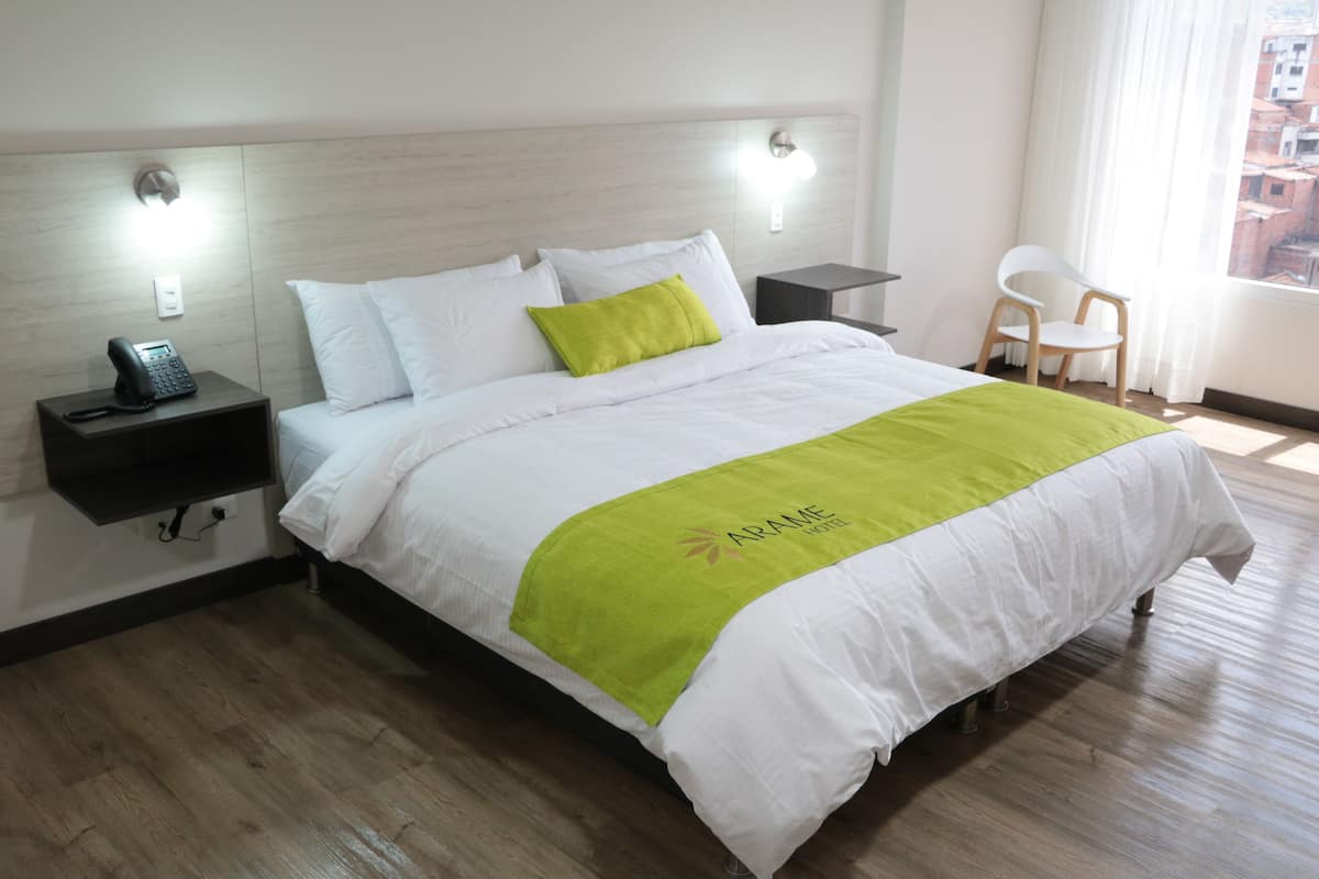 Biancheria da letto di alta qualità, minibar, cassaforte in camera