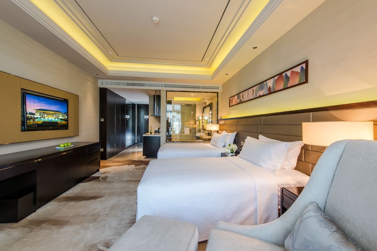 Luxe beddengoed, een minibar, een kluis op de kamer, een bureau