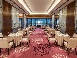 Lunch and dinner served - Yinchuan International Convention Centre (Yinchuan)
