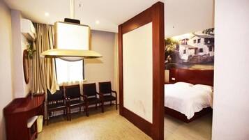 In-room safe, free WiFi, bed sheets