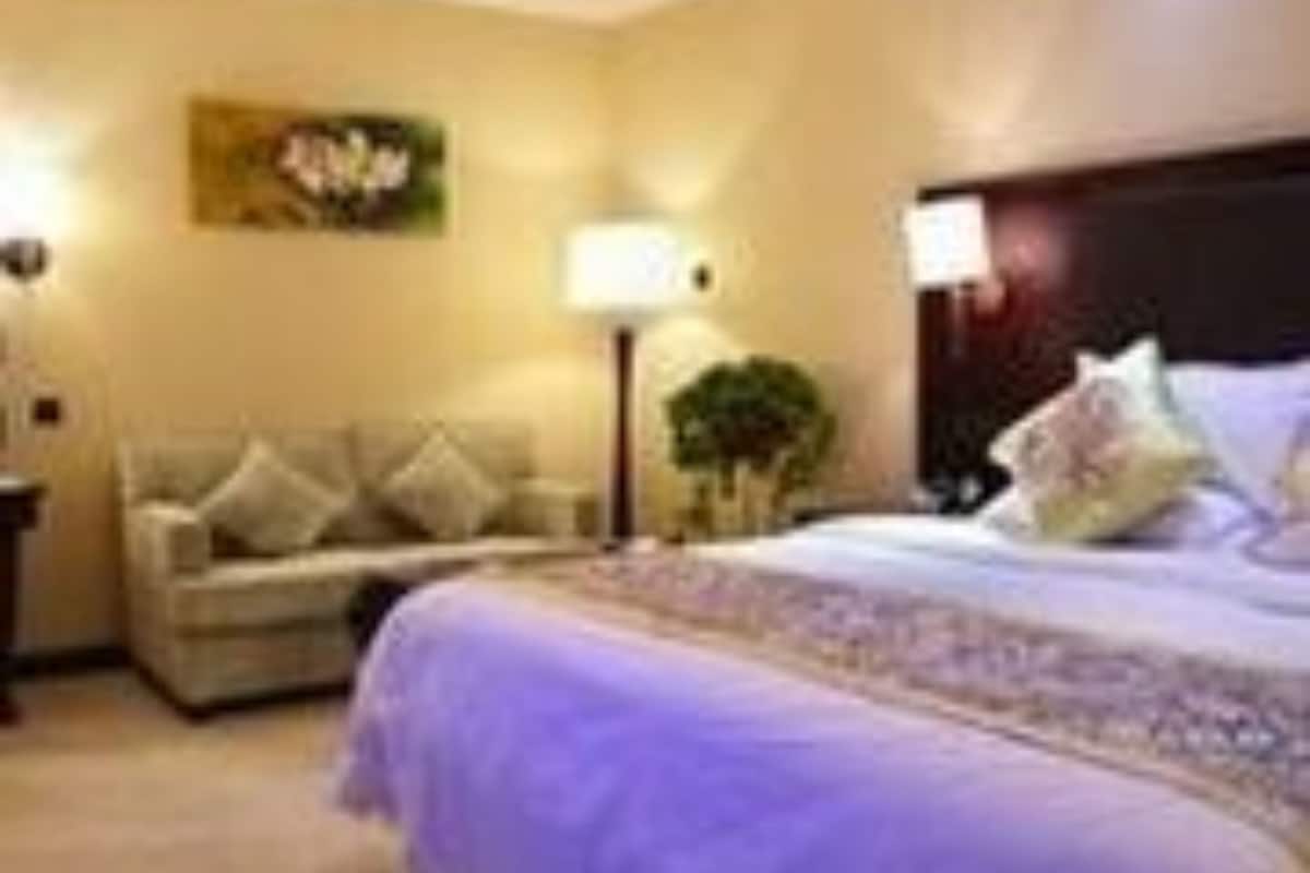 Quarto luxo | Frigobar, cofres nos quartos, escrivaninha, cortinas blackout