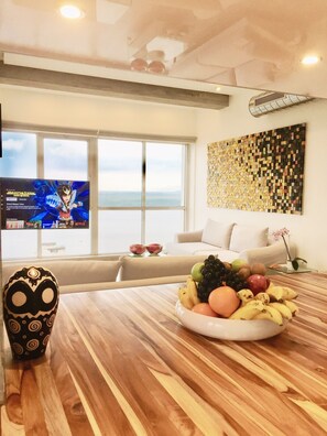 Grand Apartment, 2 Bedrooms, River View | Private kitchen | Full-size fridge, microwave, oven, stovetop - DELUXE HIGHRISE RIVER & CITY VIEW FLATS GYE (Guayaquil)