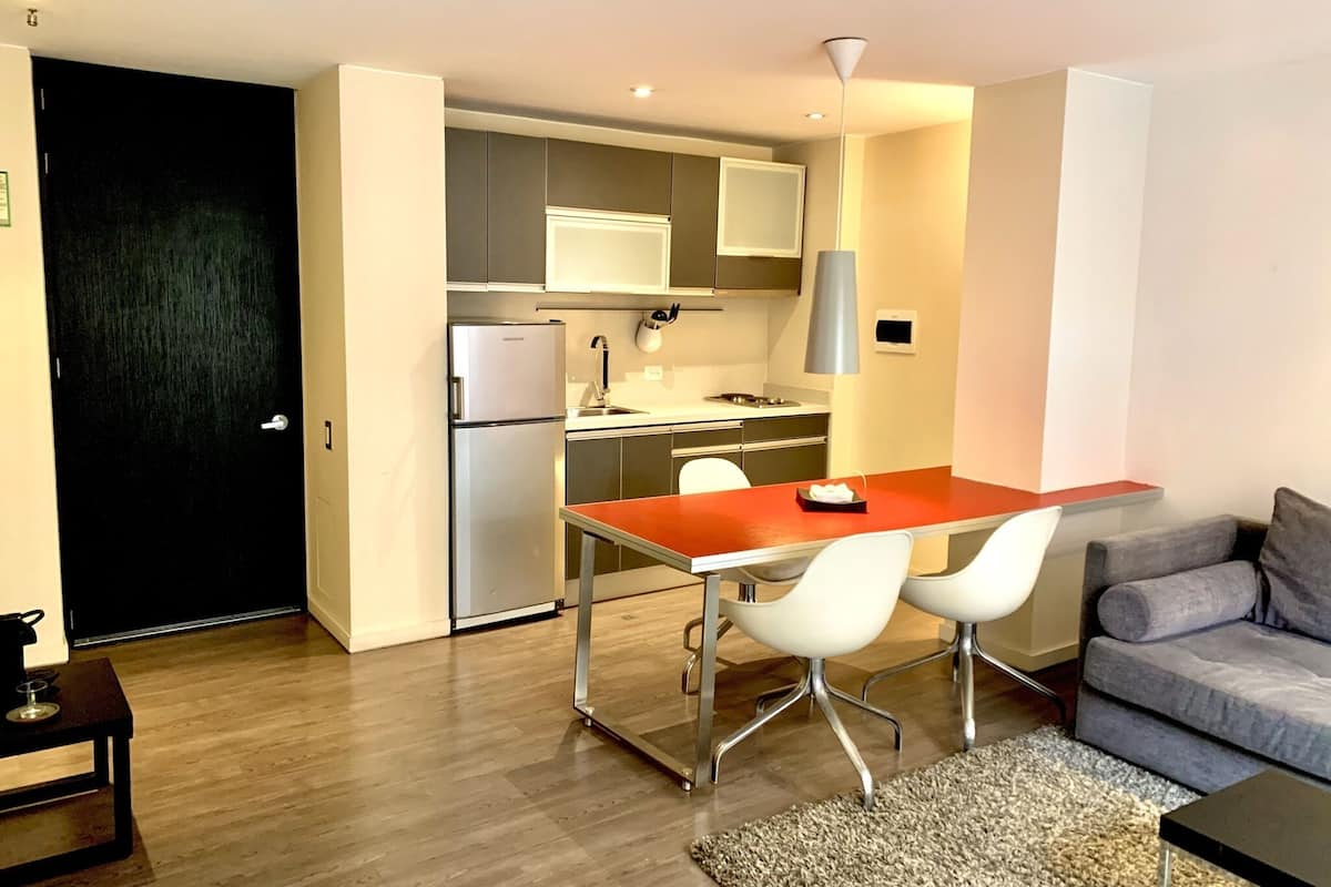 20 bedrooms, premium bedding, down duvets, in-room safe