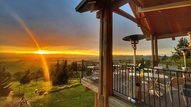 A balcony with a view of the sunset over a hilly landscape. - Bella Collina Bed & Breakfast (Amity)
