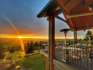 A balcony with a view of the sunset over a hilly landscape. - Bella Collina Bed & Breakfast (Amity)