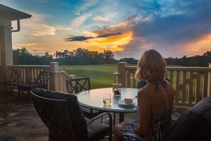 Café da manhã, almoço e jantar; culinária americana 