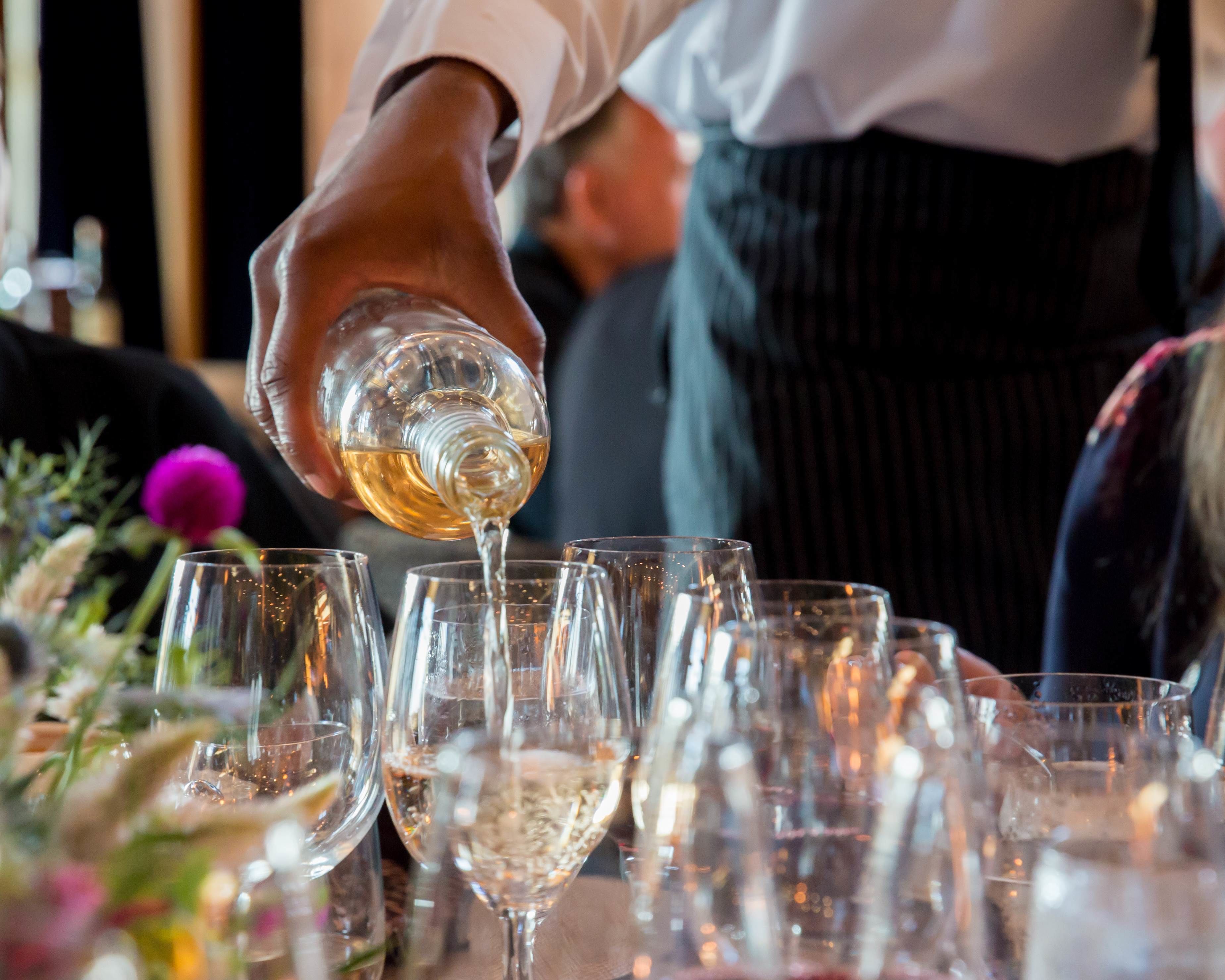 breakfast, lunch, dinner served; american cuisine