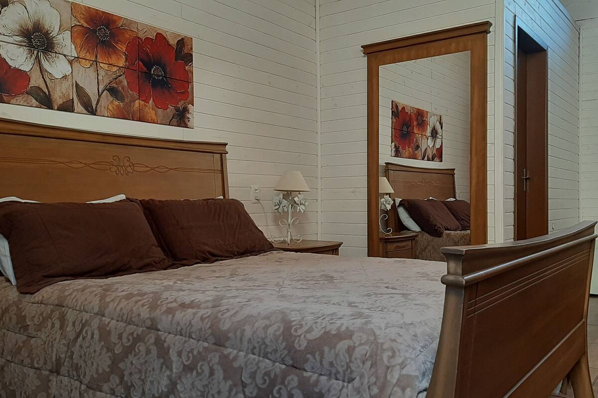 Minibar, iron/ironing board, cots/infant beds, free WiFi