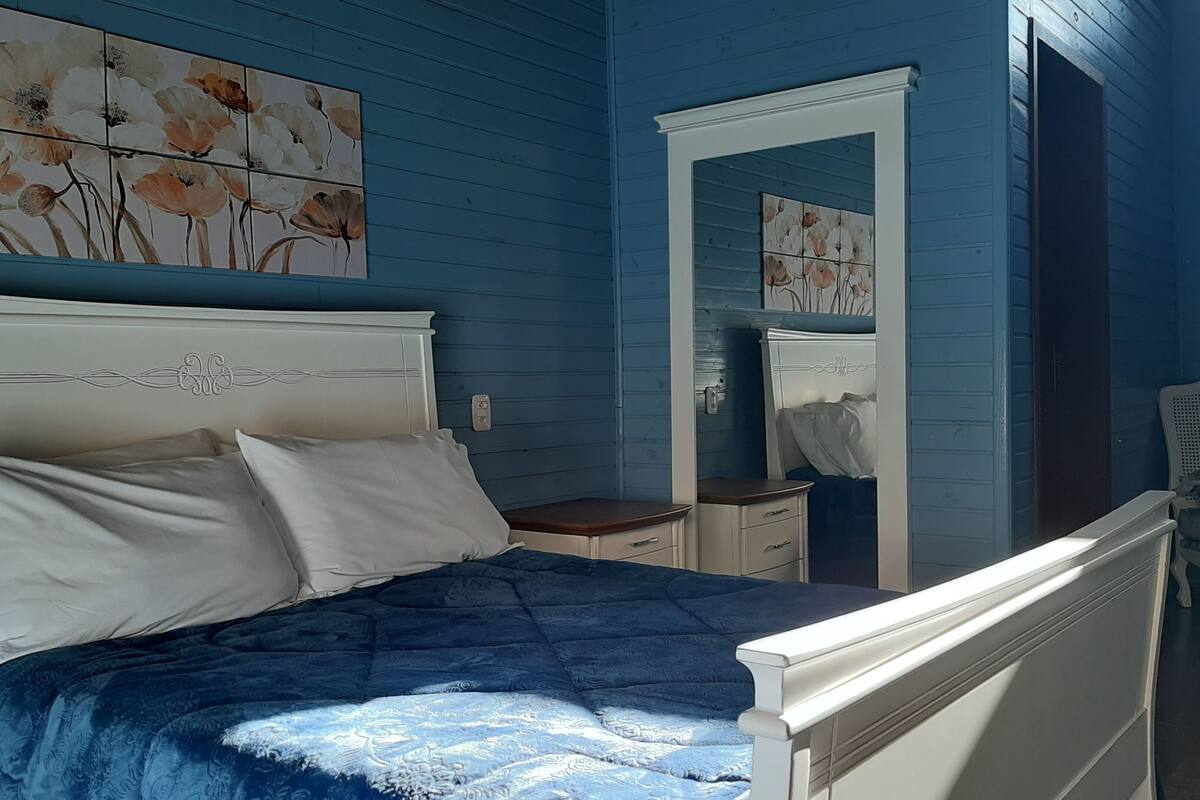 Minibar, iron/ironing board, cots/infant beds, free WiFi