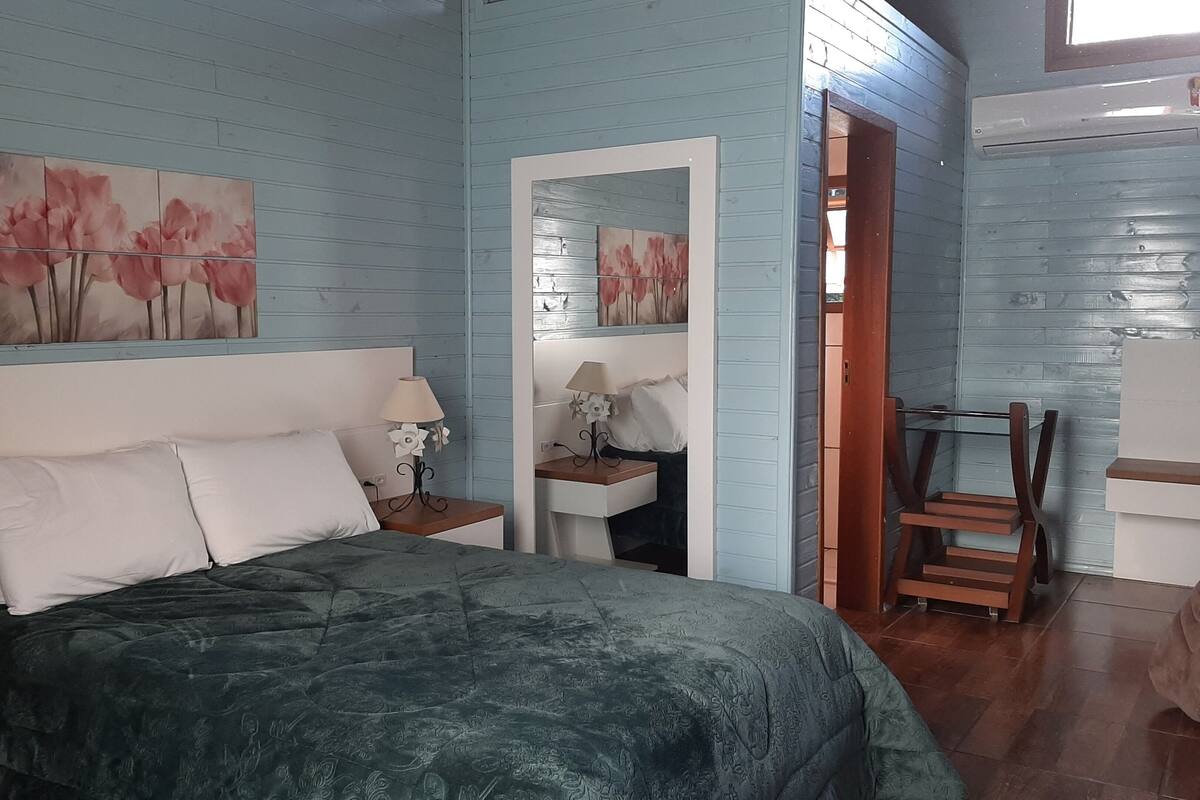 Minibar, tabla de planchar con plancha, cunas y wifi gratis