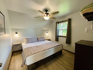 Free WiFi, bed sheets - Calm Waters Cabin Resort (Branson)