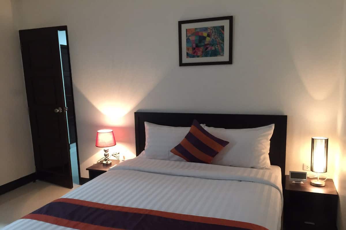 In-room safe, blackout curtains, free WiFi, bed sheets