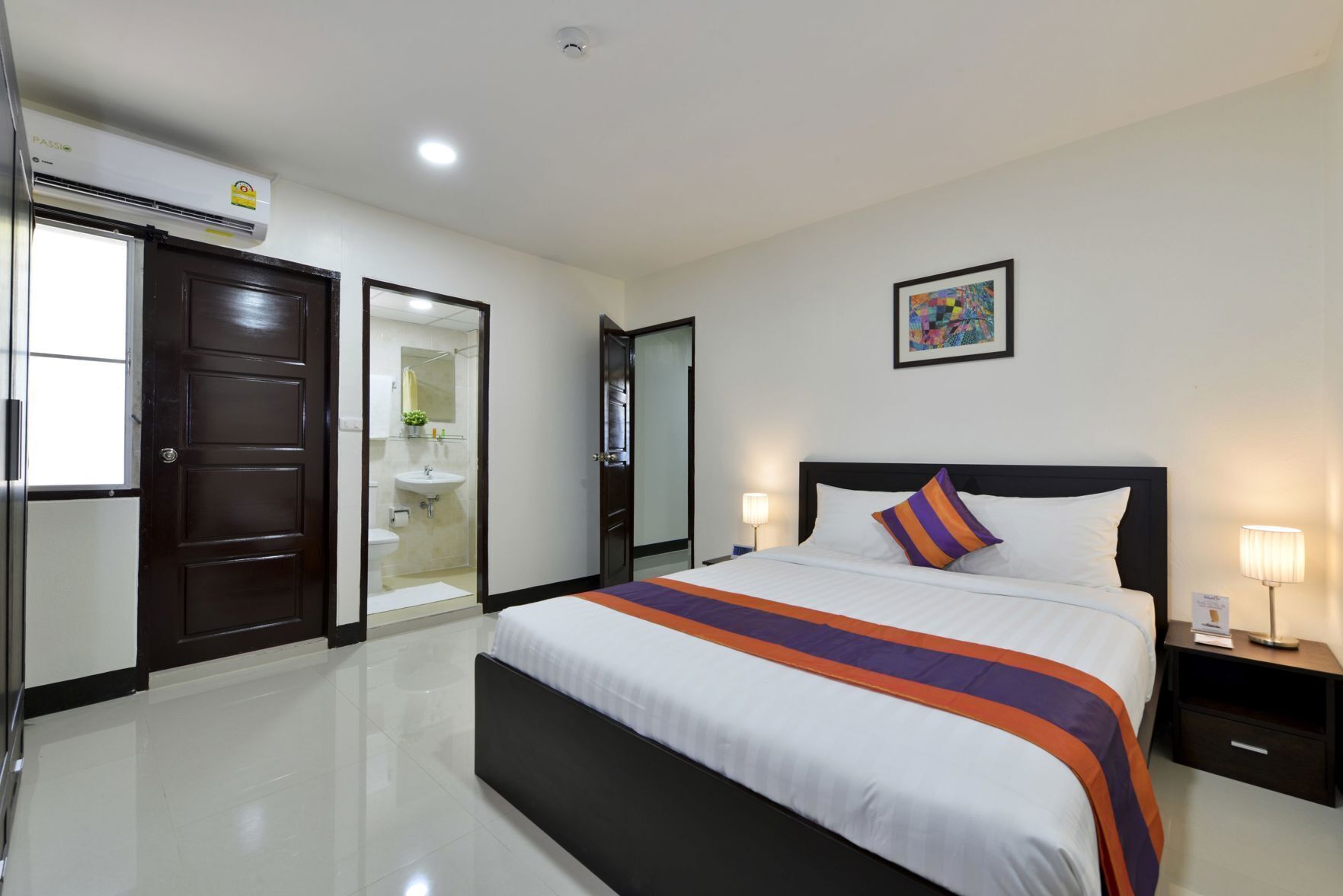 In-room safe, blackout curtains, free WiFi, bed sheets